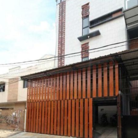 Hôtel Kamar Keluarga Duri Kosambi à Jakarta Extérieur photo