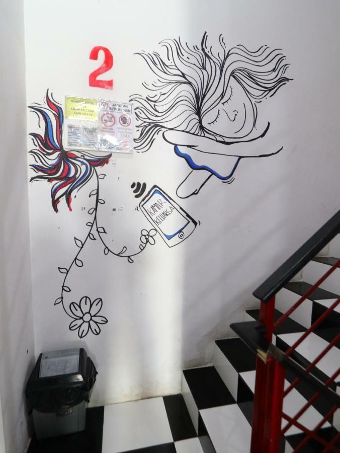Hôtel Kamar Keluarga Duri Kosambi à Jakarta Extérieur photo