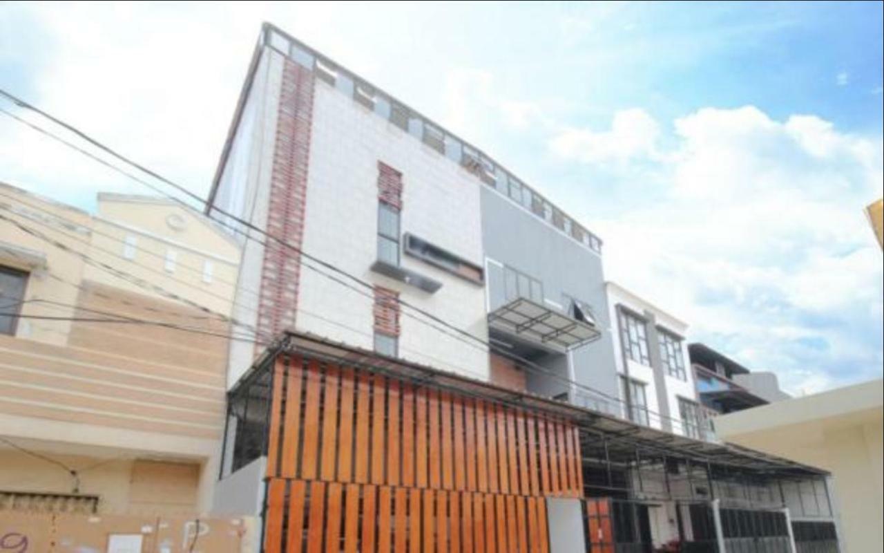 Hôtel Kamar Keluarga Duri Kosambi à Jakarta Extérieur photo