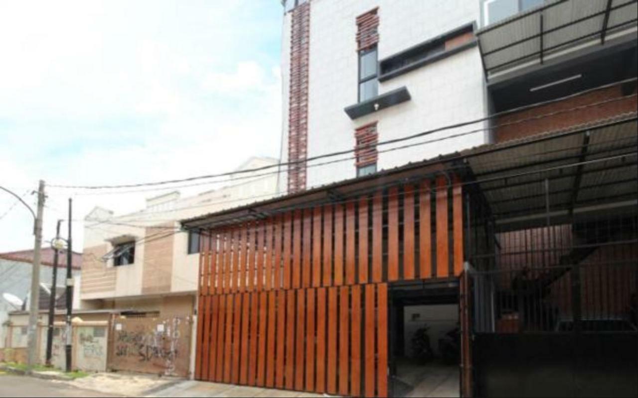 Hôtel Kamar Keluarga Duri Kosambi à Jakarta Extérieur photo