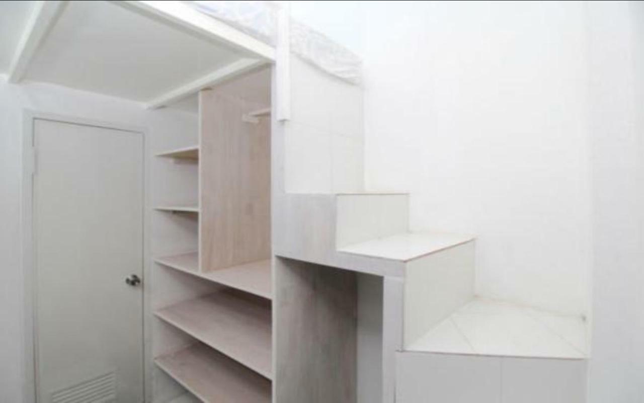 Hôtel Kamar Keluarga Duri Kosambi à Jakarta Extérieur photo
