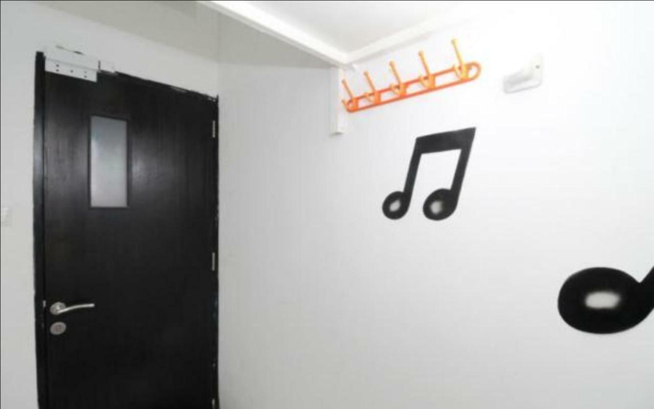 Hôtel Kamar Keluarga Duri Kosambi à Jakarta Extérieur photo