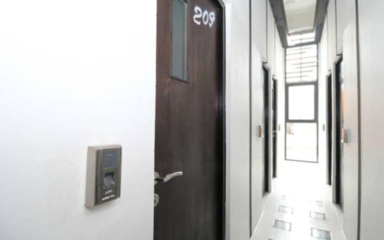 Hôtel Kamar Keluarga Duri Kosambi à Jakarta Extérieur photo